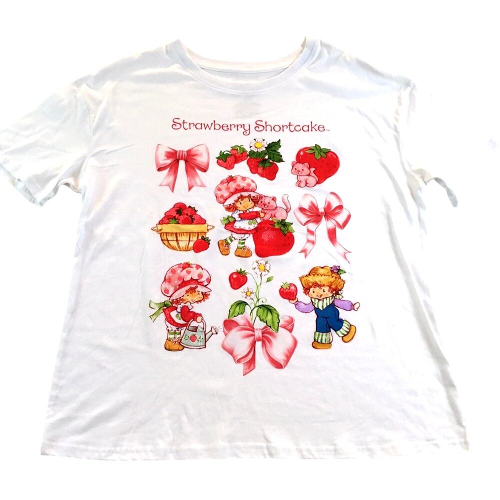 Strawberry Shortcake M Top NWT Berries Baskets Bows Kittens